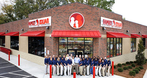 English: Family Dollar 50th Anniversary Flagsh... English: Family Dollar 50th Anniversary Flagsh...