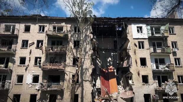 Два дома полностью разрушены после обстрела ВСУ в Луганске