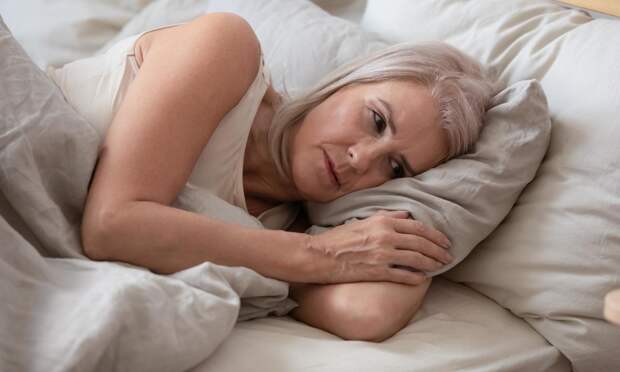 Невролог Демьяновская назвала 5 причин, почему пожилые люди плохо спят