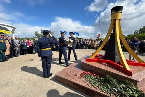 В Саратовской области военнослужащие дальней авиации приняли участие в памятных мероприятиях в парке «Патриот»