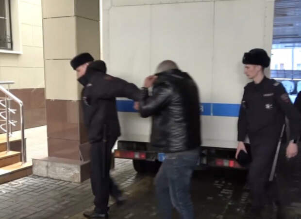 В Липецкой области полицейские задержали подозреваемых в хищении более 10 млн рублей у участников СВО