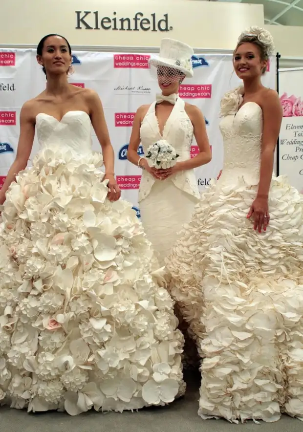 Свадебное платье из туалетной бумаги — за 10 тысяч долларов