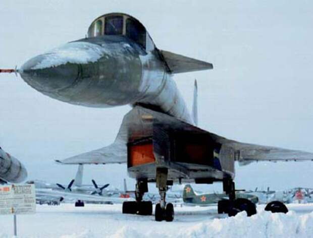 Т-4: 100-тонный бомбардировщик, способный обогнать звук Т-4: 100-тонный бомбардировщик, способный обогнать звук