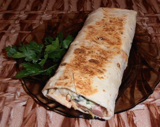 Шаурма с колбасой еда, своими руками