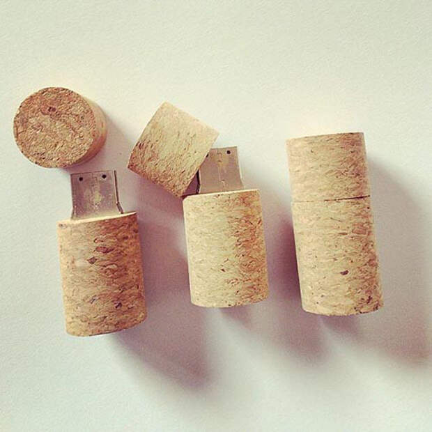 Thumb-drive-cases-from-cork-tops