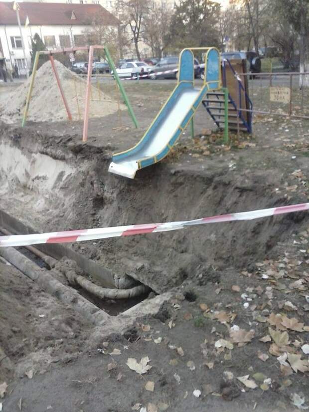 А коммунальщики подливают масло в огонь А коммунальщики подливают масло в огонь дети, коты, прикол, юмор