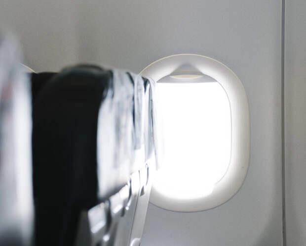 На рейсе Новосибирск – Краснодар устроивший дебош мужчина закрылся в уборной самолёта