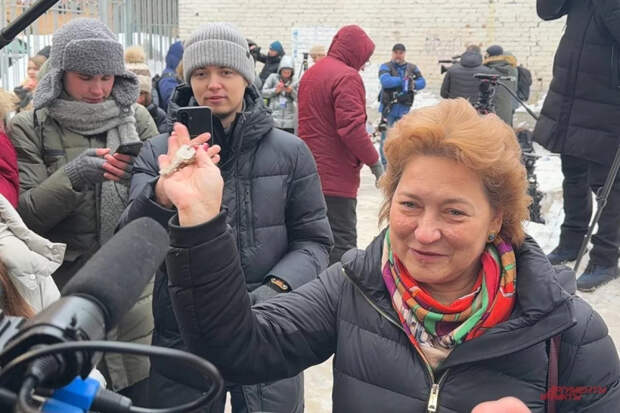 Адвокат Лурье показала ключи от бывшей квартиры Долиной в Хамовниках