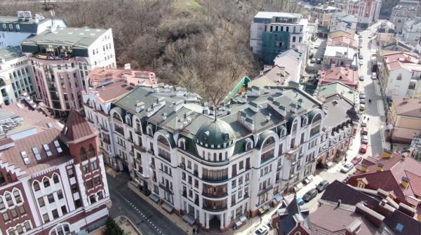 Дом на Подоле, где у Брежневой есть две квартиры