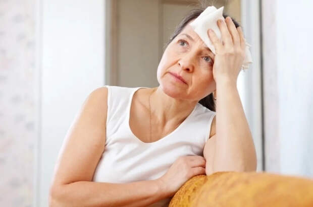 Врач Еременко раскритиковал лечение мигрени мокрым полотенцем