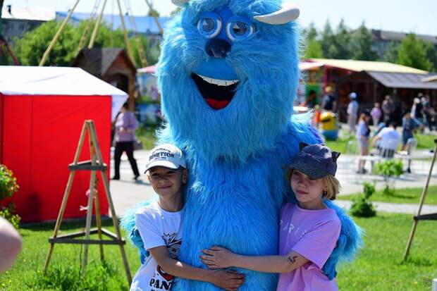 Куклы, флажки и открытки на СВО. Как в Барнауле прошёл День защиты детей