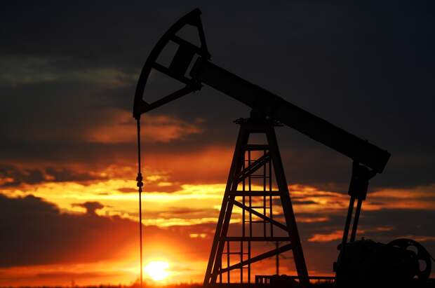 Спрос на нефть падает из-за экономики и погоды