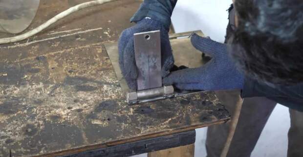 Как из болгарки сделать инструмент для прямолинейной резки листового металла