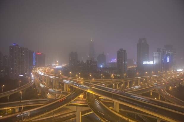 Даже ночное небо над центром Шанхая затянуто смогом загрезнение, китай, природа