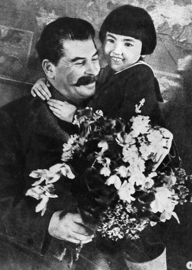 1936 году бурятская девочка геля маркизова. Спасибо товарищу Сталину за наше счастливое детство. Энгельсина Маркизова. Спасибо товарищу Сталину за наше счастливое детство скульптура. Геля Маркизова и Сталин.
