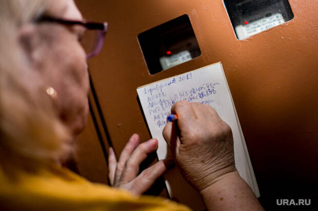 Свердловчанам напомнили, что оплачивать коммуналку необходимо. Хотя пени отменили