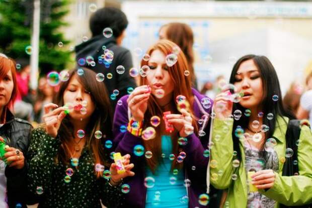 В России популярны флешмобы с мыльными пузырями