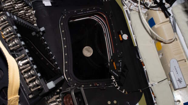 Экипаж "Артемиды-2" побил рекорд по дальности полета человека от Земли