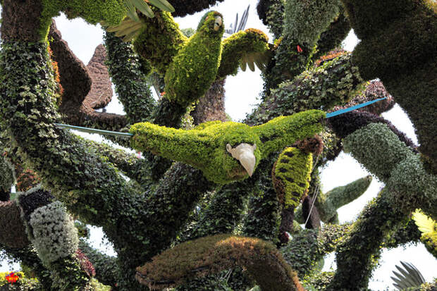 37 - Canada - Montréal - Detail - Tree of Birds - L'arbre aux o