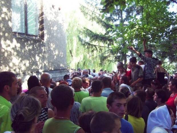 люди поклонялись странным разводам на стене
