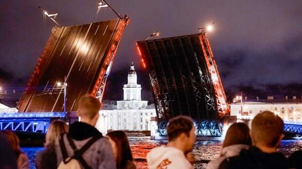 В Петербурге отменят разведение мостов в ночь на 10 мая