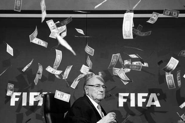 Пресс-конференция главы ФИФА Йозефа Блаттера оказалась сорванной: британский комик Саймон Бродкин, более известный под псевдонимом Ли Нельсон, бросил в него денежные купюры. В итоге мероприятие было перенесено