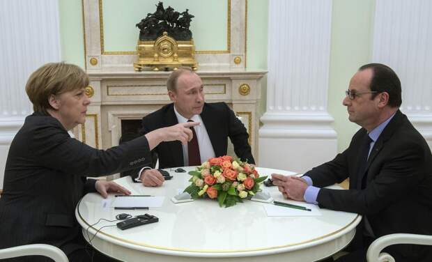 Владимир Путин, Ангела Меркель и Франсуа Олланд призвали с 1 сентября прекратить огонь на Украине