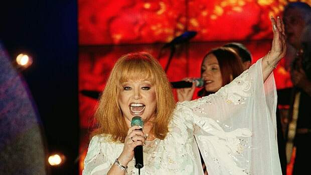 Именинница Пугачева собрала всю семью на Кипре: фото с праздника