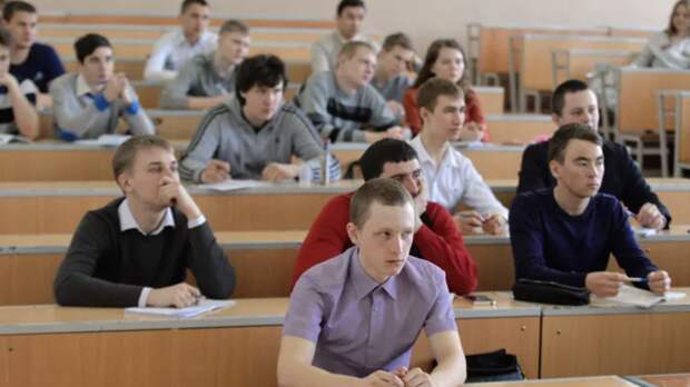 ВШЭ: почти половина российских девятиклассников в 2024 году выбрала колледжи
