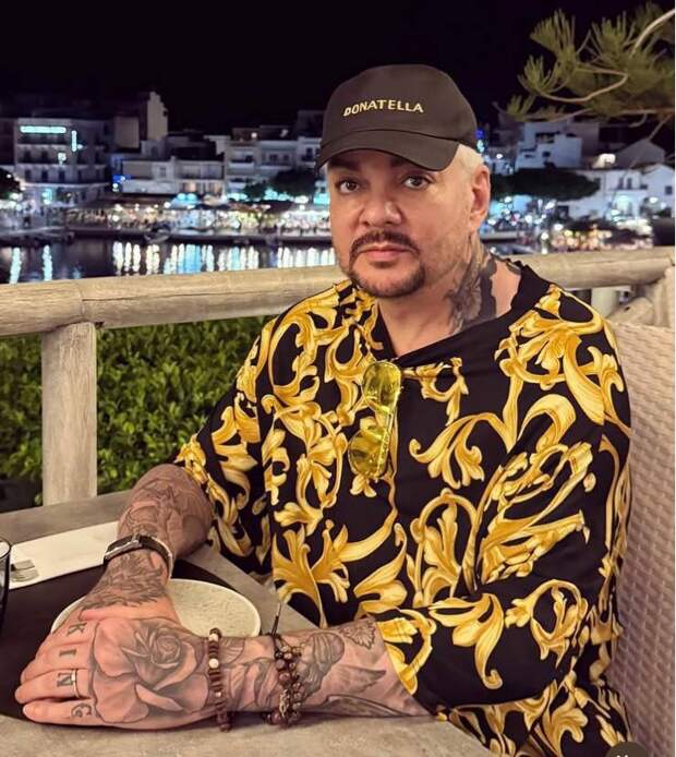 Филипп Киркоров возвращается на сцену после травмы руки