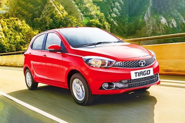 Маленький хэтчбек Tata Tiago - самая дешевая машина, за рулем которой сел футболист, заработавший за свою карьеру более миллиарда долларов. Дело в том, что в 2016 году Лео Мси стал официальным послом индийской марки и сфотографировался в рекламе малолитражки с 1,2-литровым бензиновым двигателем мощностью 84 л.с. Ролик явно имел успех, и продажи модели выросли.