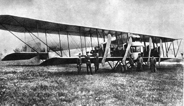23 декабря 1914 года в России создали эскадру воздушных кораблей «Илья Муромец» 23 декабря 1914 года в России создали эскадру воздушных кораблей «Илья Муромец»
