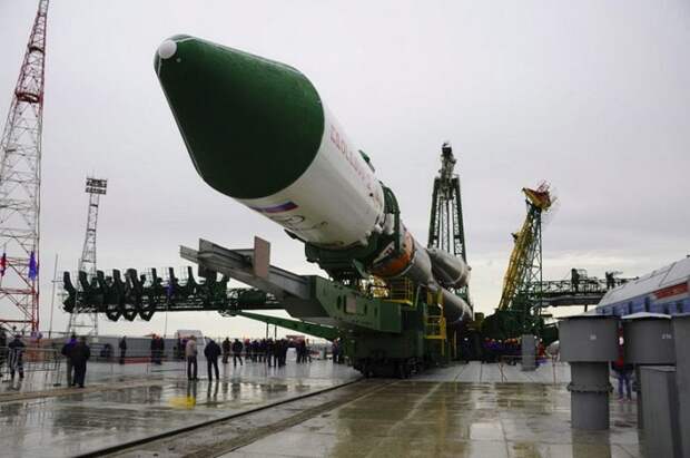 Грузовой корабль "Прогресс М-27М" был запущен во вторник, 28 апреля, с космодрома Байконур на ракете-носителе "Союз-2.1а". Позднее выяснилось, что грузовик оказался на нерасчетной орбите, а связь с ним была потеряна. После нескольких неудачных попыток наладить управление кораблем специалисты признали невозможной его стыковку с МКС, и теперь рассматриваются варианты его затопления