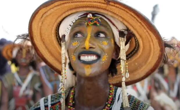 Мы привыкли, что перед свадьбой люди знакомятся, узнают друг друга поближе, а потом принимают окончательное решение. Но так происходит не везде.-5