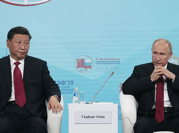 Общение Путина и Си на ПМЭФ возмутило западные СМИ