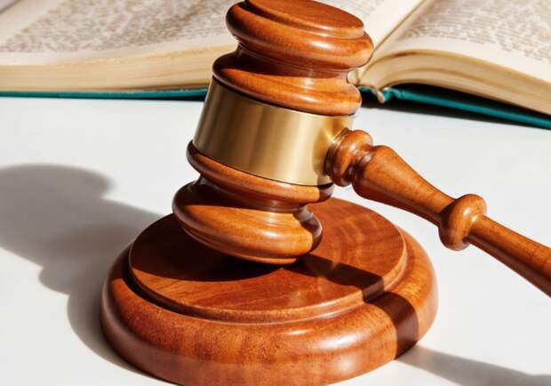 Бывшего следователя астраханской полиции будут судить за взятку