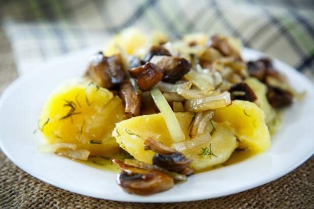 Жареная картошка с грибами