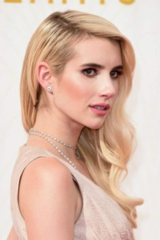 emmy-awards-2015-hair-makeup-emma-roberts-w540