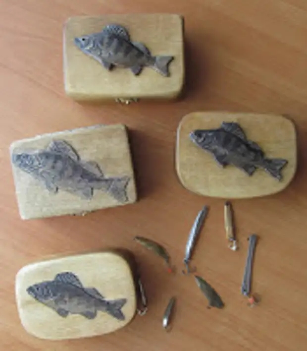 Деревянные резные шкатулки под зимние окуневые блесны