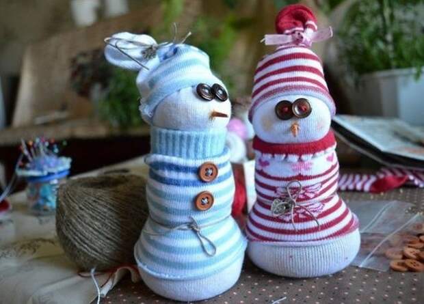 Как сделать снеговика из обычных носков