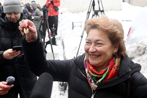 Адвокат Лурье показала ключи от квартиры Долиной