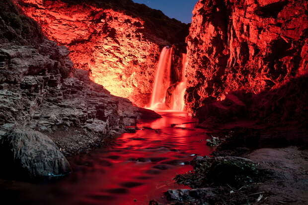Неоновые водопады (9 фото)