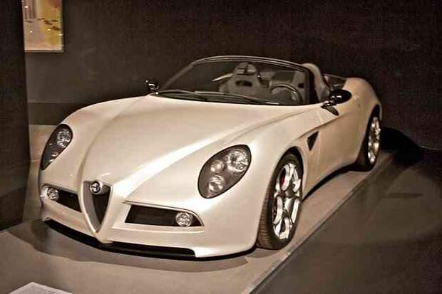 Музей авто истории в турине, италия. (трафик)