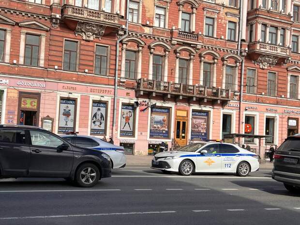 Стрельба из-за дорожного конфликта в Петербурге: что произошло на парковке у "Сити Молл"