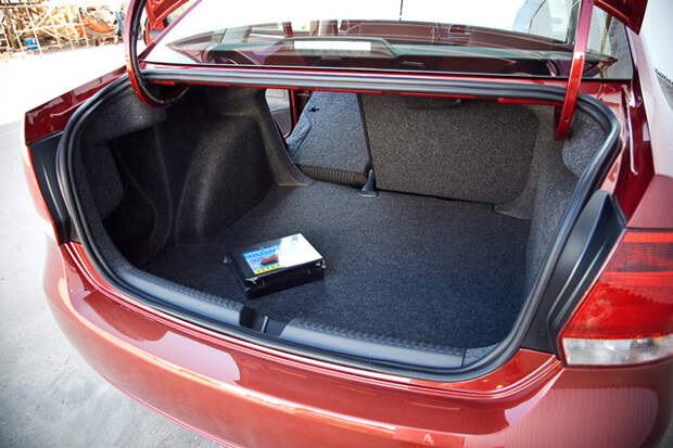 Багажник автомобиля Volkswagen Polo более практичен