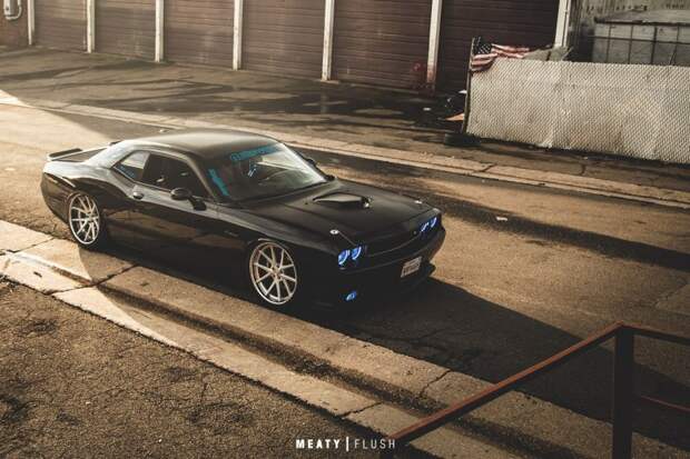 Dodge Challenger на дорогущих тапках принес stance в США Dodge Challenger на дорогущих тапках принес stance в США challenger, dodge, мускул-кар, тюнинг