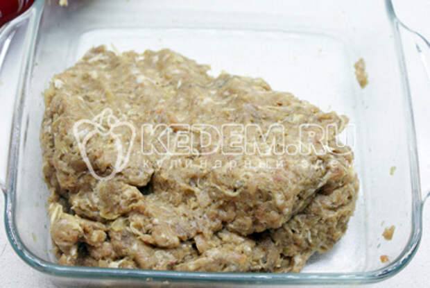 В масной фарш добавить соль и перец по вкусу, тертый чеснок. Перемешать. - Рулет из фарша. Кулинарный рецепт с фотографиями приготовления вкусного рулета из фарша