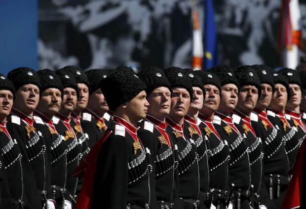 Высадка заключенных из тюремного автобуса