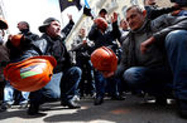 Украинские шахтеры устроили массовый митинг в центре Киева