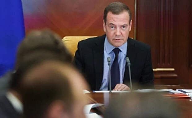 Медведев напомнил Киеву о праве России на применение ядерного оружия